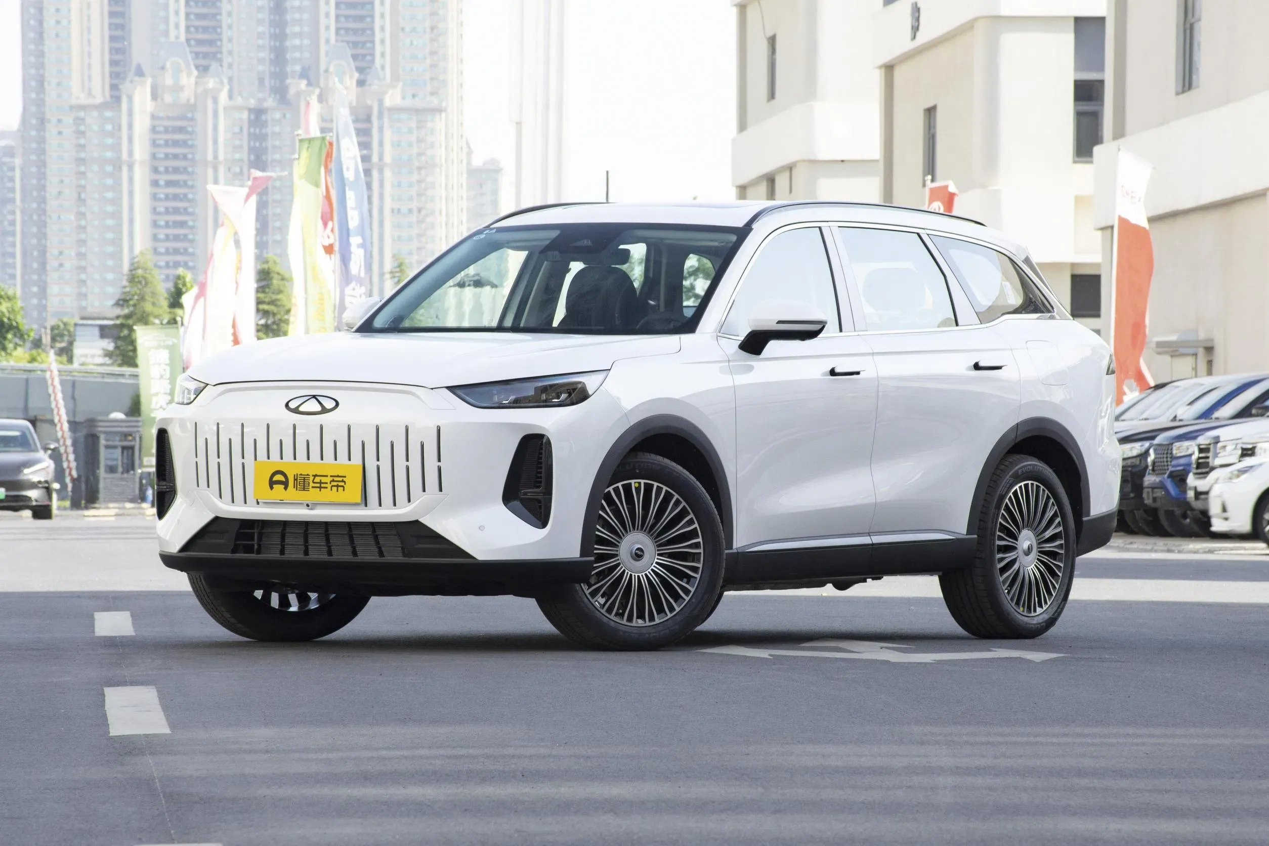 imgi_106_Chery-Fulwin-T9-2024-120km-Standard-Edition-Phev-Electric-Car-Price Chery Fulwin T9 – For Sale From China | Chinese Cars in Ghana - Image 1