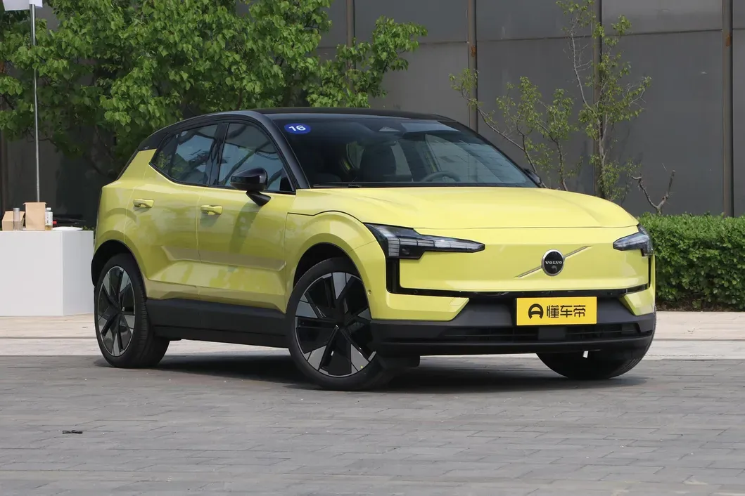 imgi_43_Volvo-Ex30-2025-Rwd-Plus-Battery-Electric Volvo EX30 – For Sale From China | Chinese Cars in Ghana - Image 1
